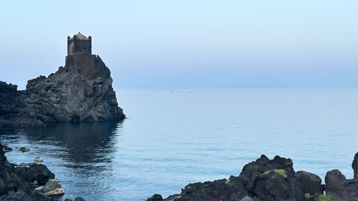 Santa Tecla e Acireale, all’ombra del vulcano.