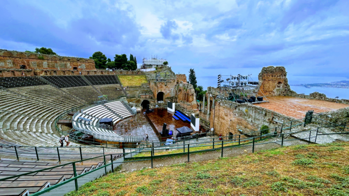 Taormina, un balcone su… via Condotti